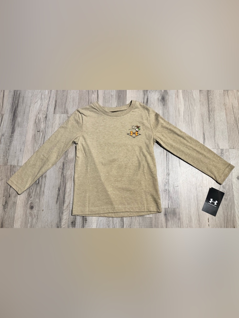 NWT Under Armour Boys Size 4 Khaki Heather Graphic Logo Long Sleeve Crew Tee